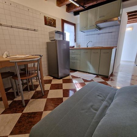 เวเนเซียเซนโตรเพอร์เซนโต รูมส์แอนด์อพาร์ตเมนต์ Apartment เวนิส ภายนอก รูปภาพ