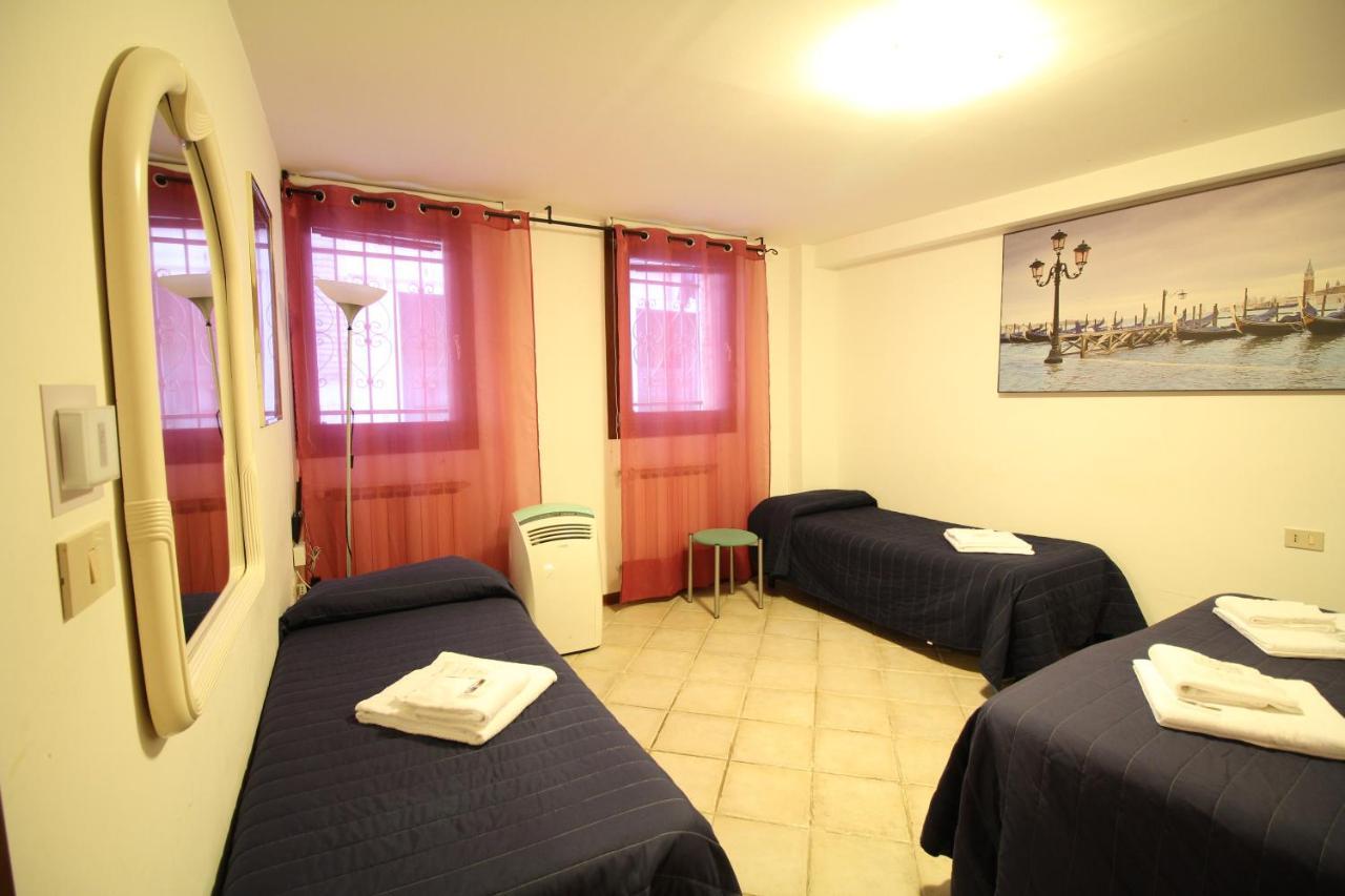 เวเนเซียเซนโตรเพอร์เซนโต รูมส์แอนด์อพาร์ตเมนต์ Apartment เวนิส ภายนอก รูปภาพ