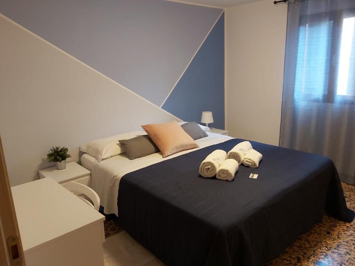 เวเนเซียเซนโตรเพอร์เซนโต รูมส์แอนด์อพาร์ตเมนต์ Apartment เวนิส ภายนอก รูปภาพ