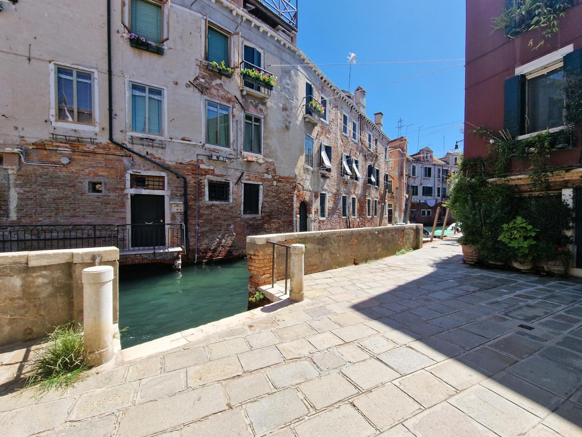 เวเนเซียเซนโตรเพอร์เซนโต รูมส์แอนด์อพาร์ตเมนต์ Apartment เวนิส ภายนอก รูปภาพ